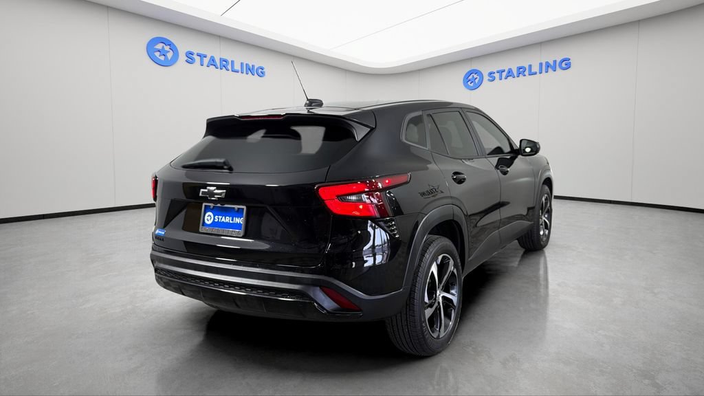 Used 2024 Chevrolet Trax RS w/ Sunroof Package FWD image 9