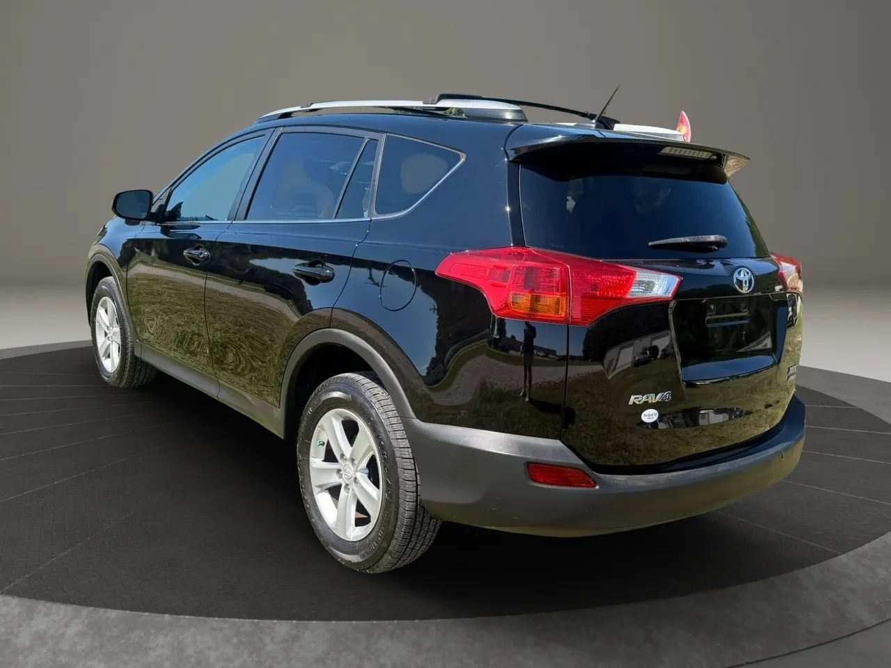 Used 2014 Toyota RAV4 XLE AWD/4WD image 3