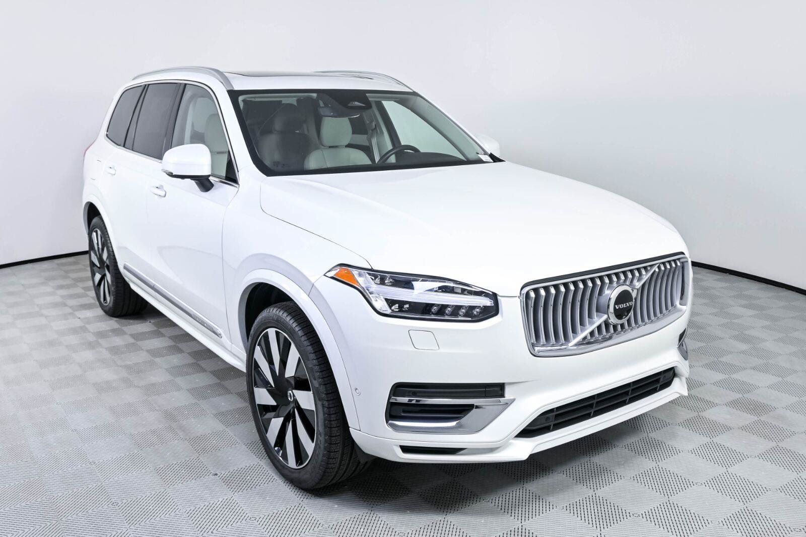 Used 2024 Volvo XC90 T8 Plus w/ Protection Package Premier AWD/4WD image 24