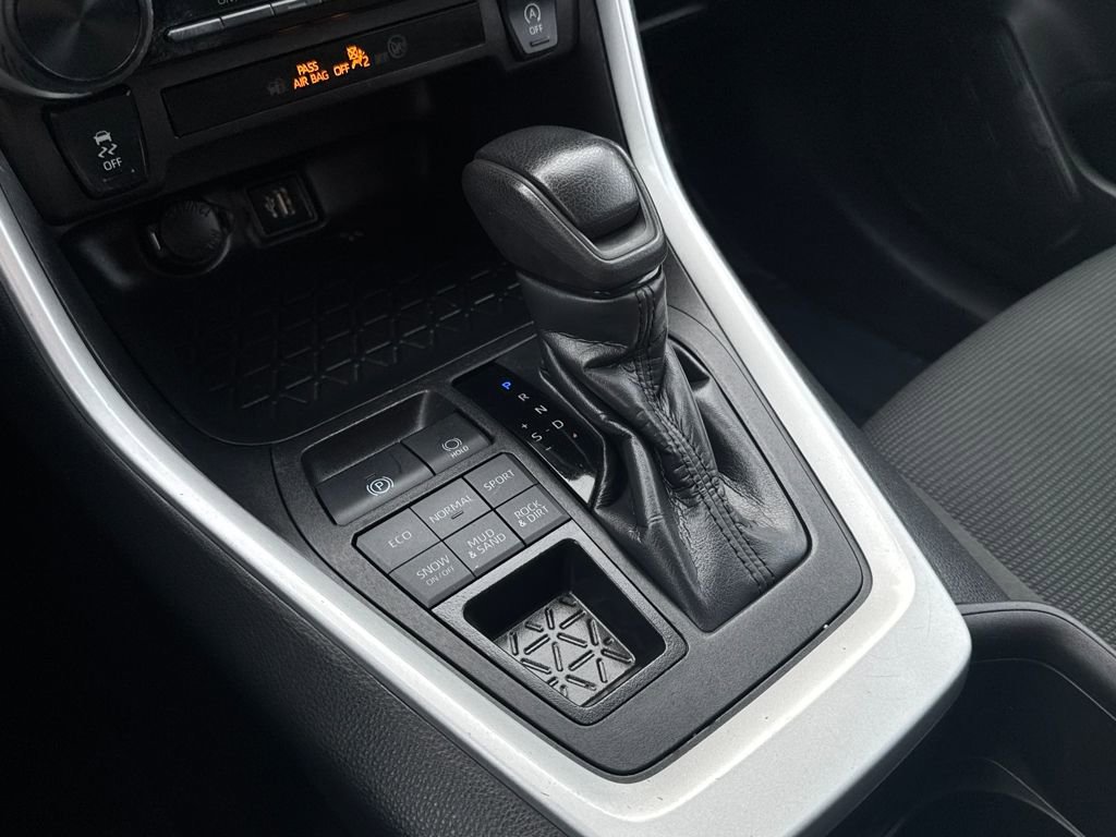 Used 2024 Toyota RAV4 LE image 25