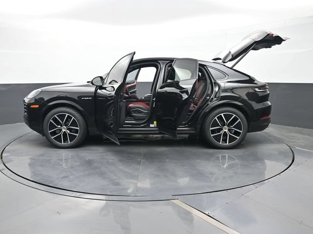 Certified 2024 Porsche Cayenne Coupe AWD/4WD image 30