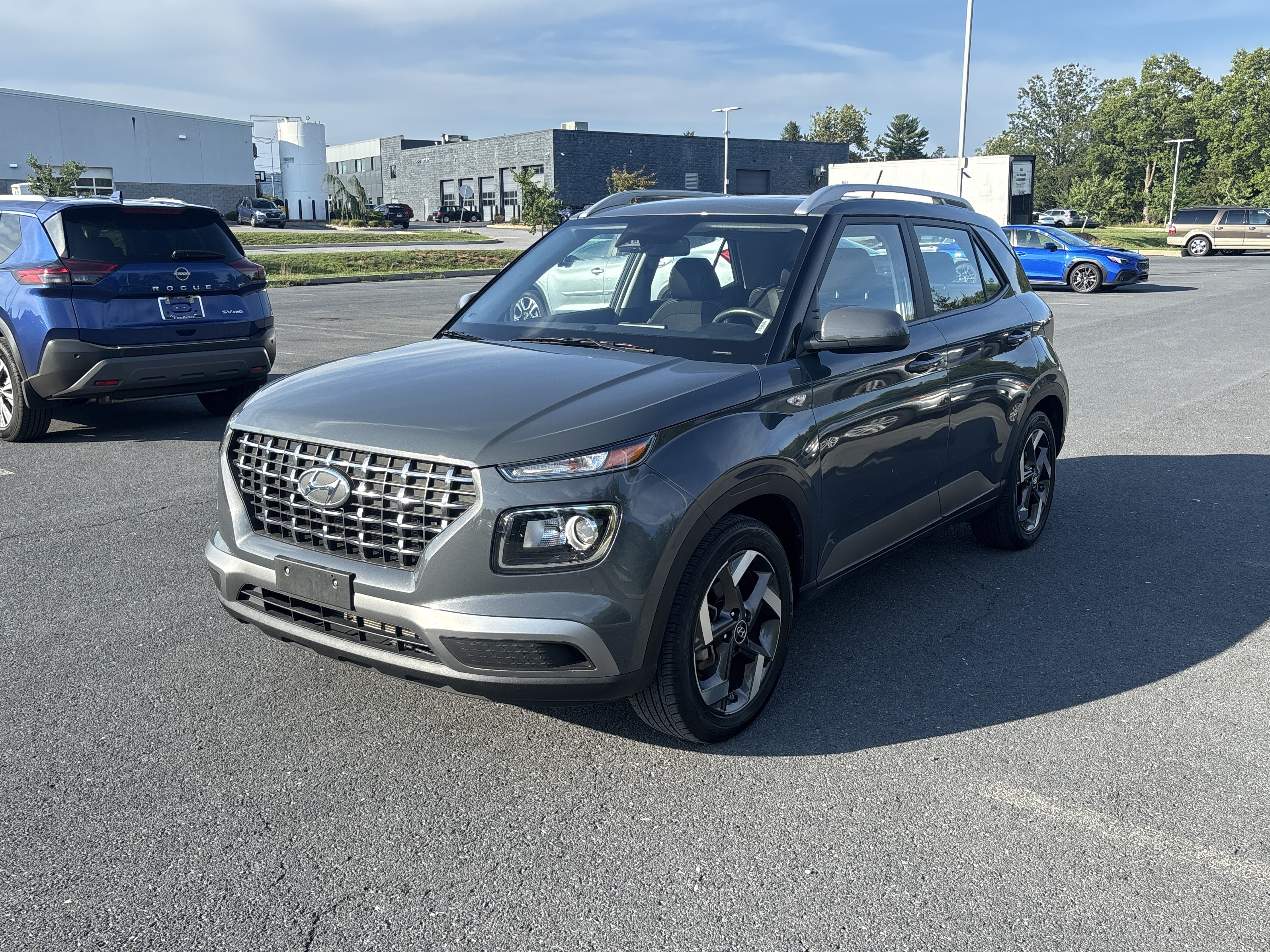 Used 2025 Hyundai Venue SEL FWD image 15