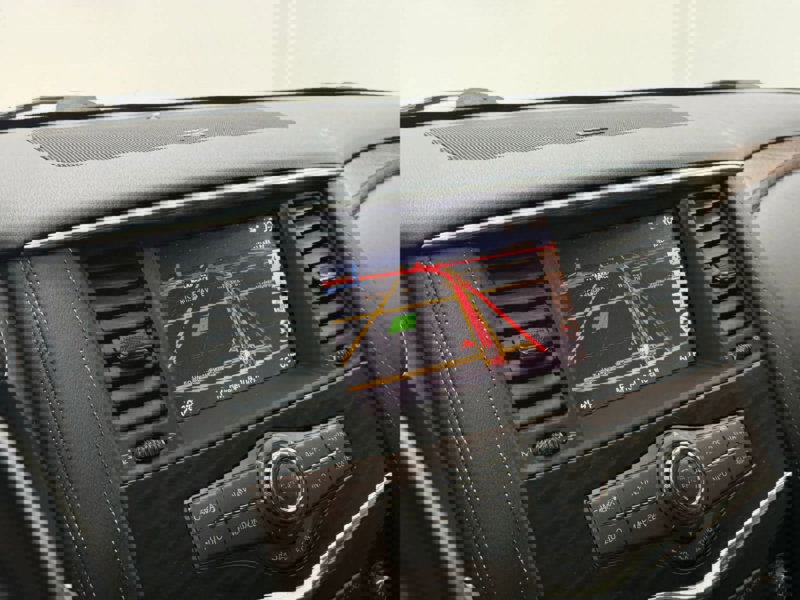 Used 2020 Nissan Armada Platinum w/ Captain's Chairs Package RWD image 31