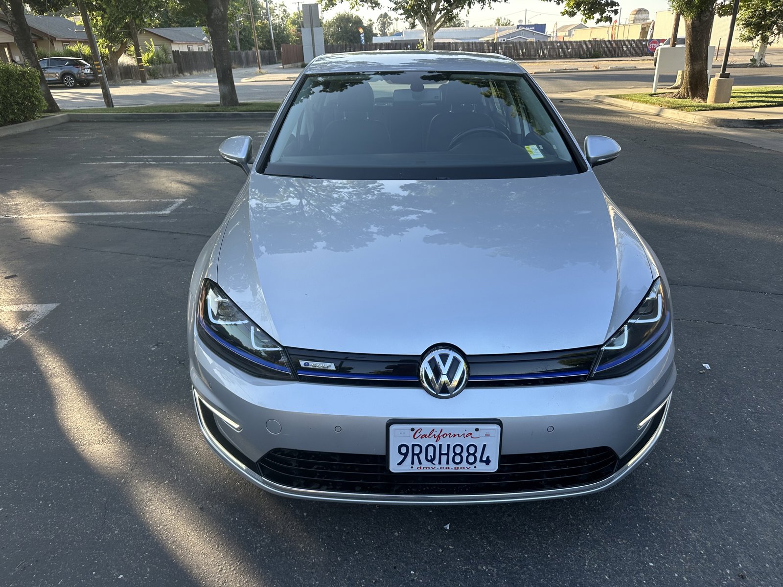 Used 2015 Volkswagen e-Golf SEL Premium image 2