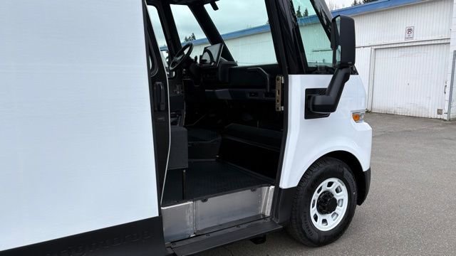 Used 2024 Chevrolet Brightdrop 400 w/ Commercial Equipment Package image 17