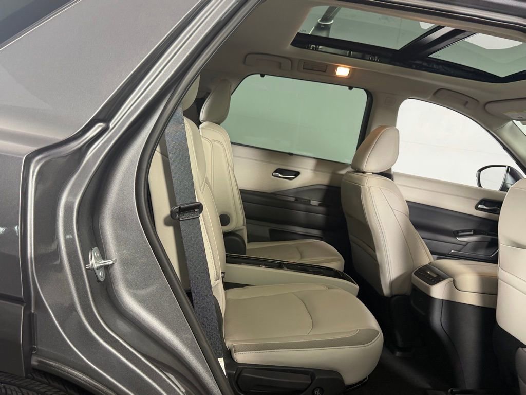 Used 2023 Nissan Pathfinder SL w/ SL Premium Package image 27