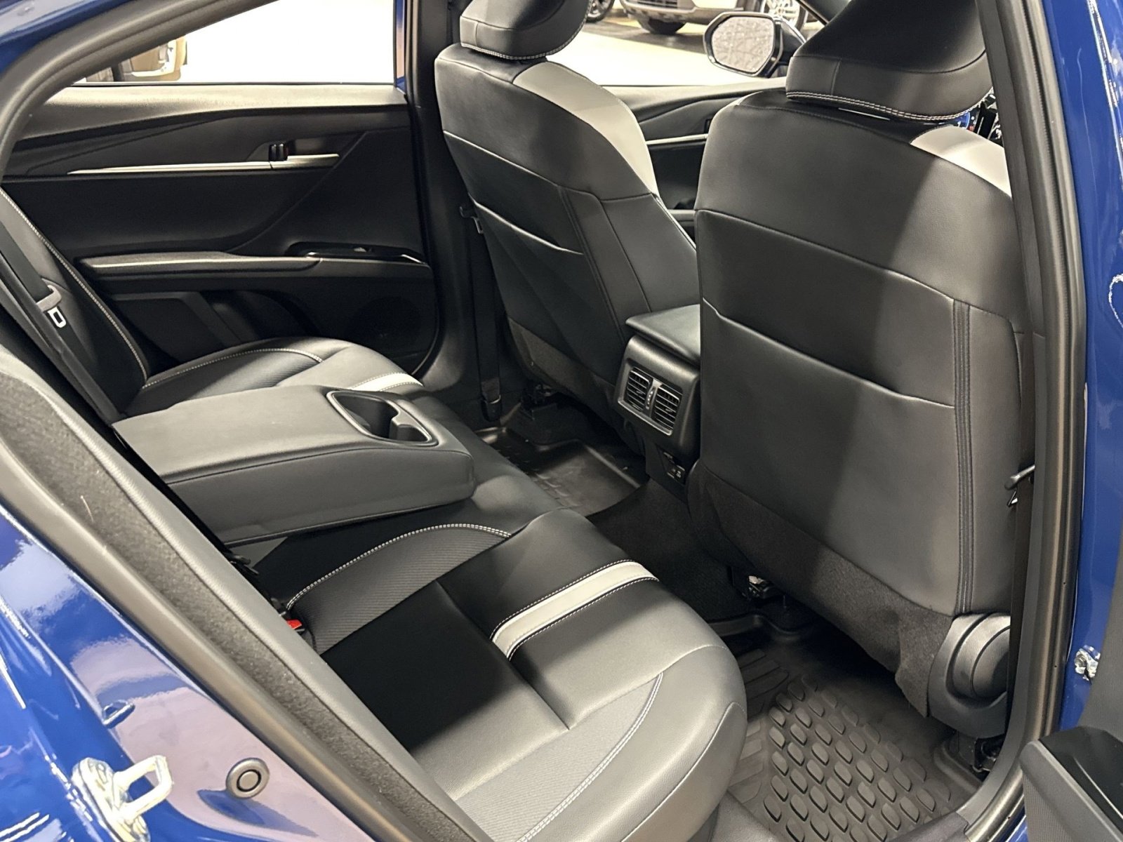 Used 2025 Toyota Camry SE AWD/4WD image 27