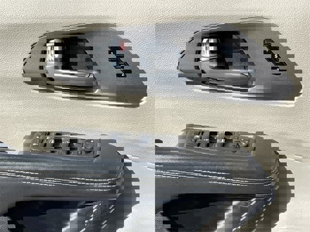 Used 2024 Chrysler Pacifica Touring-L image 22