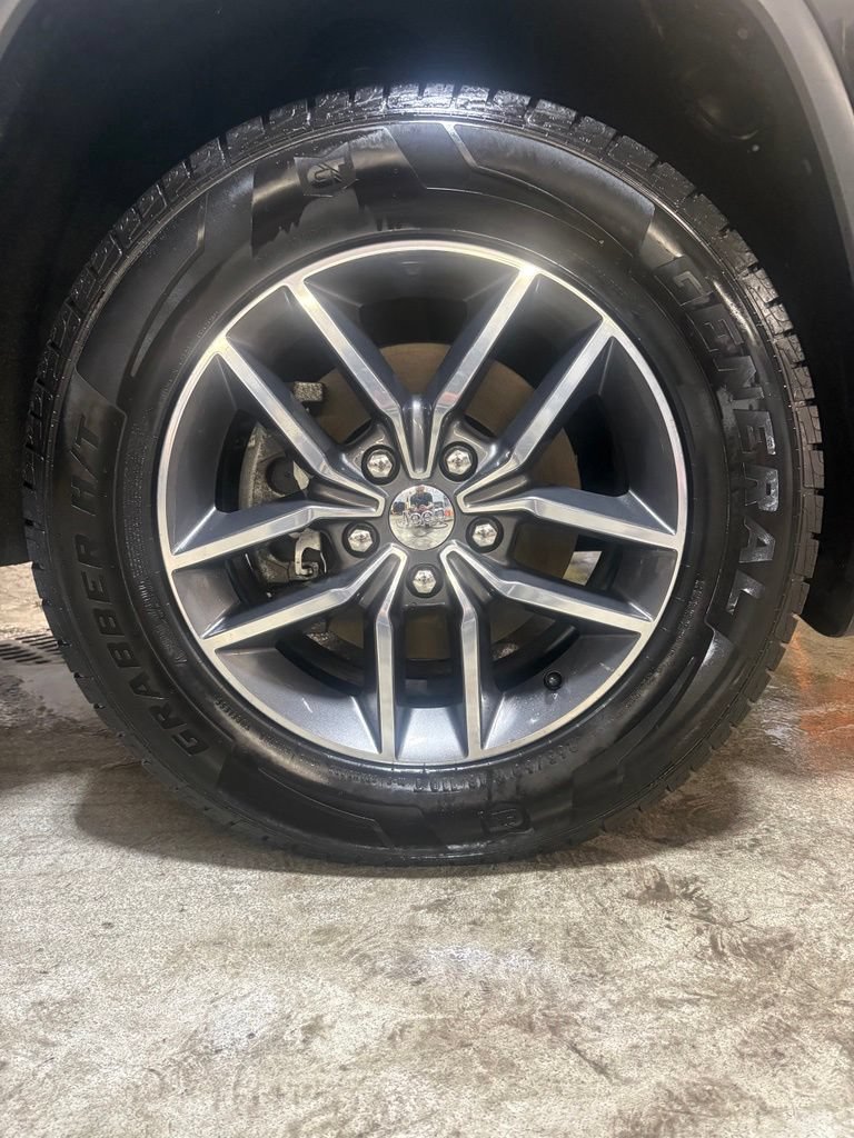 Used 2018 Jeep Grand Cherokee Limited AWD/4WD image 30