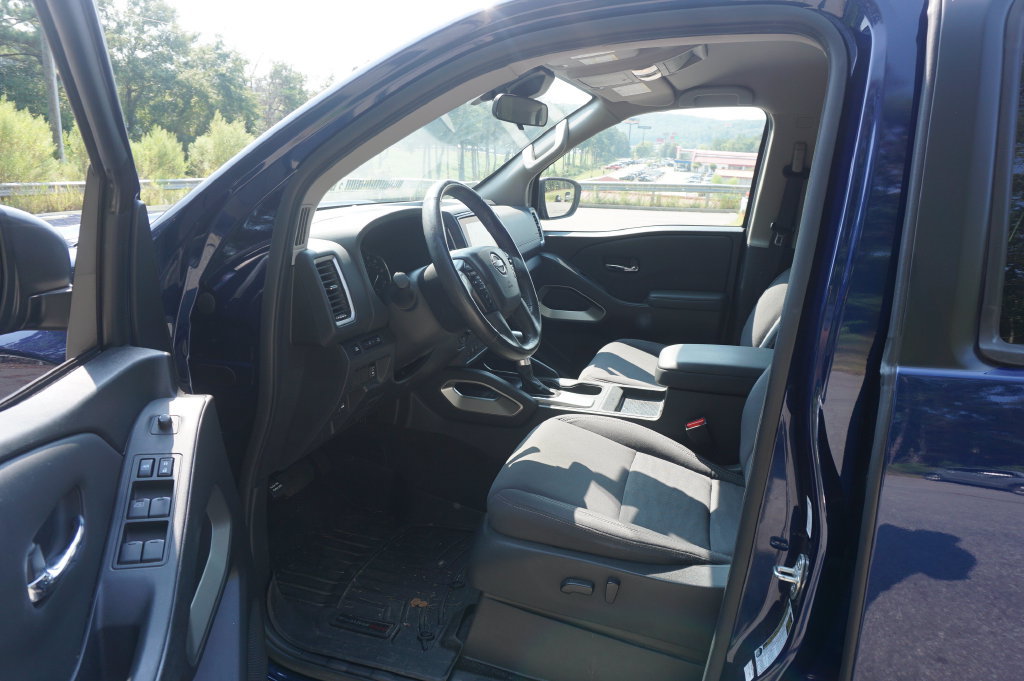 Used 2023 Nissan Frontier SV w/ SV Convenience Package AWD/4WD image 2