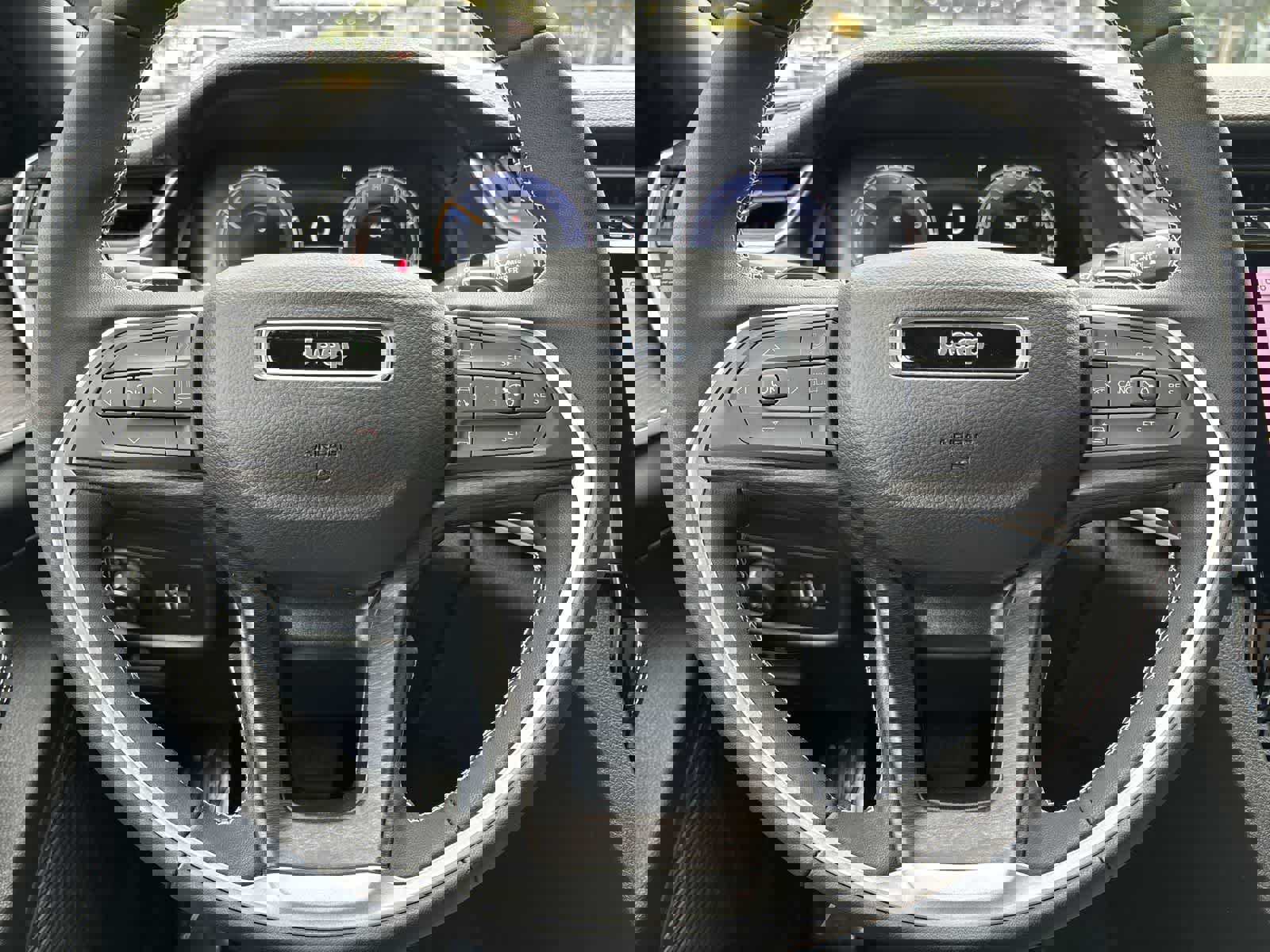 New 2025 Jeep Grand Cherokee Limited w/ Luxury Tech Group II image 10