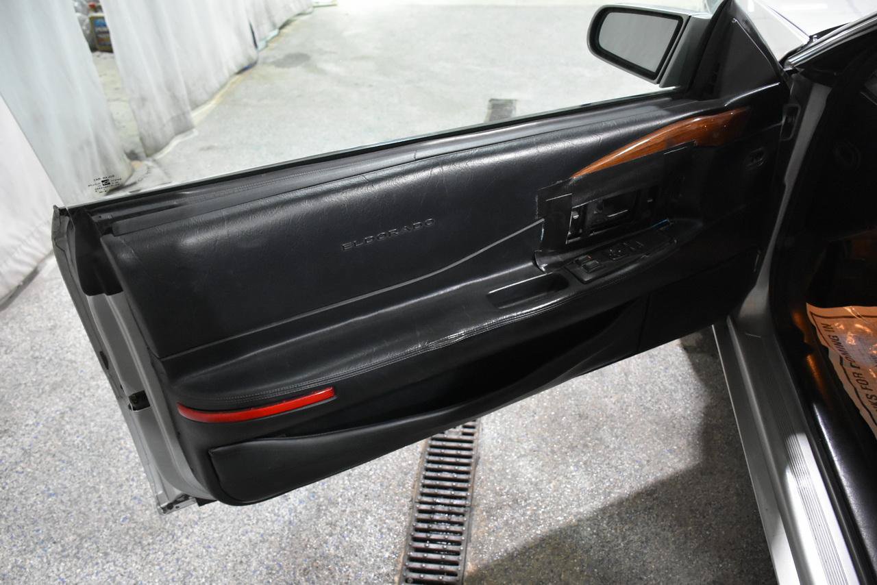 Used 2001 Cadillac Eldorado Touring FWD image 29