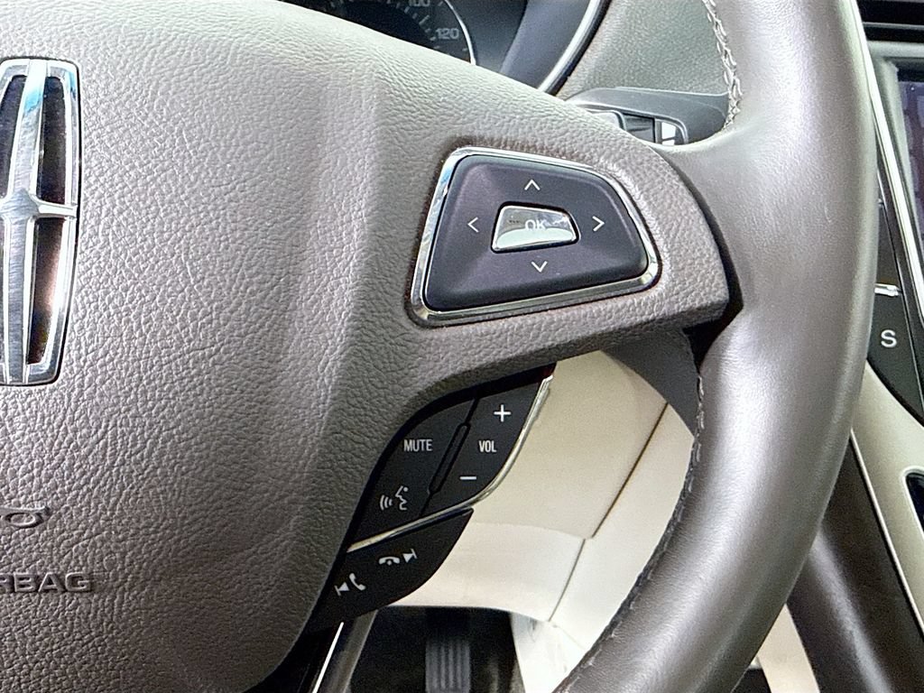Used 2017 Lincoln MKX Reserve w/ Driver Assistance Package FWD image 12