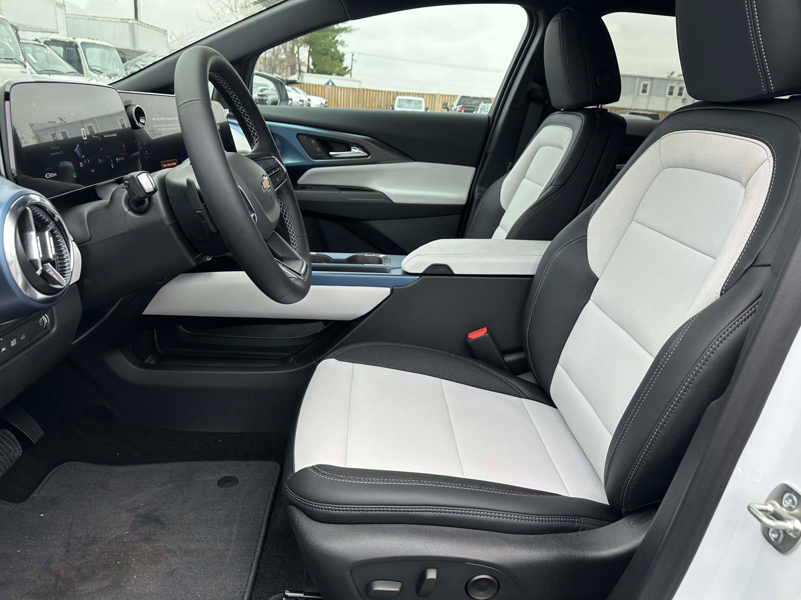 New 2026 Chevrolet Equinox EV LT AWD/4WD image 21
