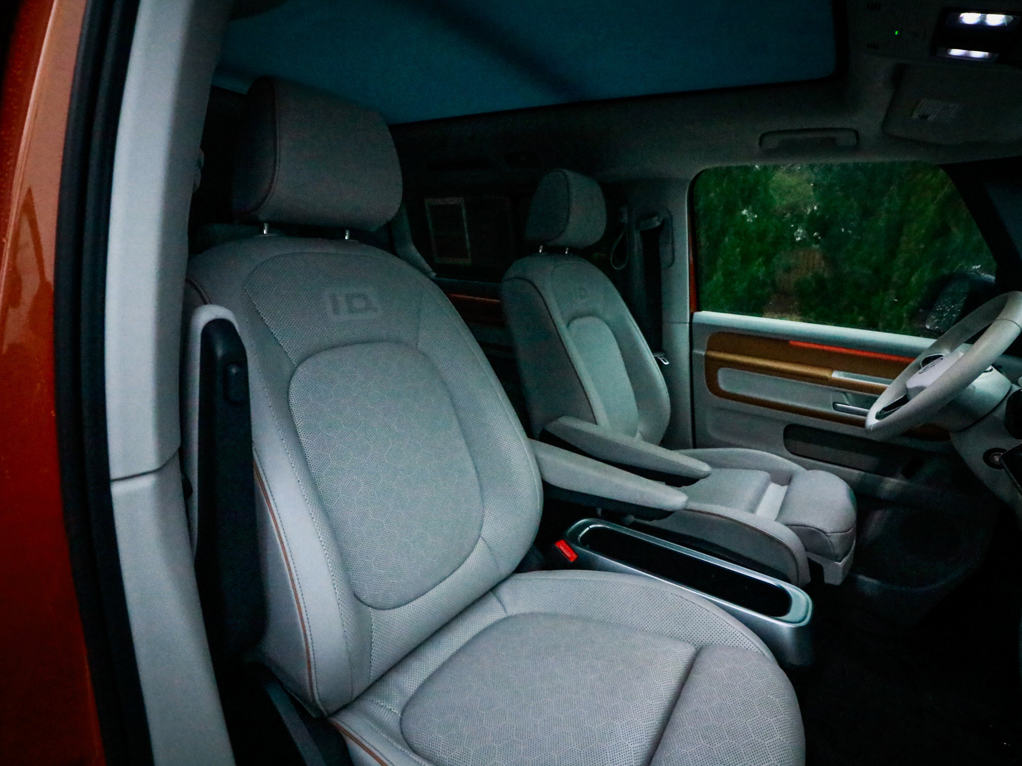 Used 2025 Volkswagen ID. Buzz 1st Edition image 33