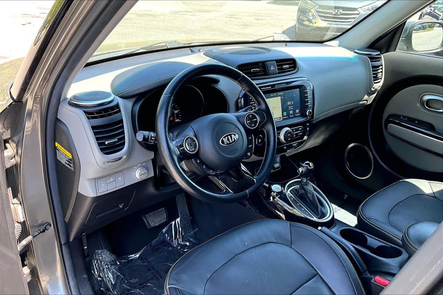 Used 2016 Kia Soul + w/ Primo Package FWD image 17
