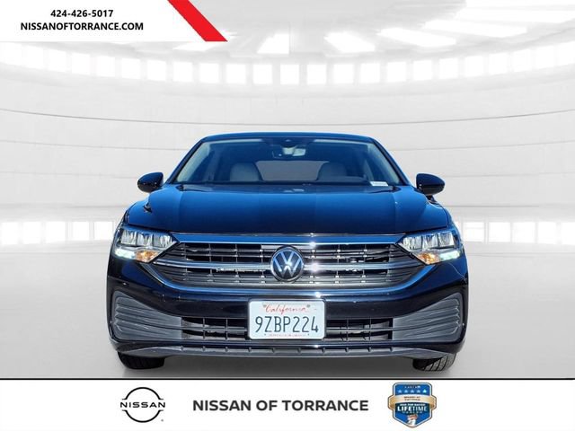 Used 2023 Volkswagen Jetta SE w/ Panoramic Sunroof Package FWD image 2
