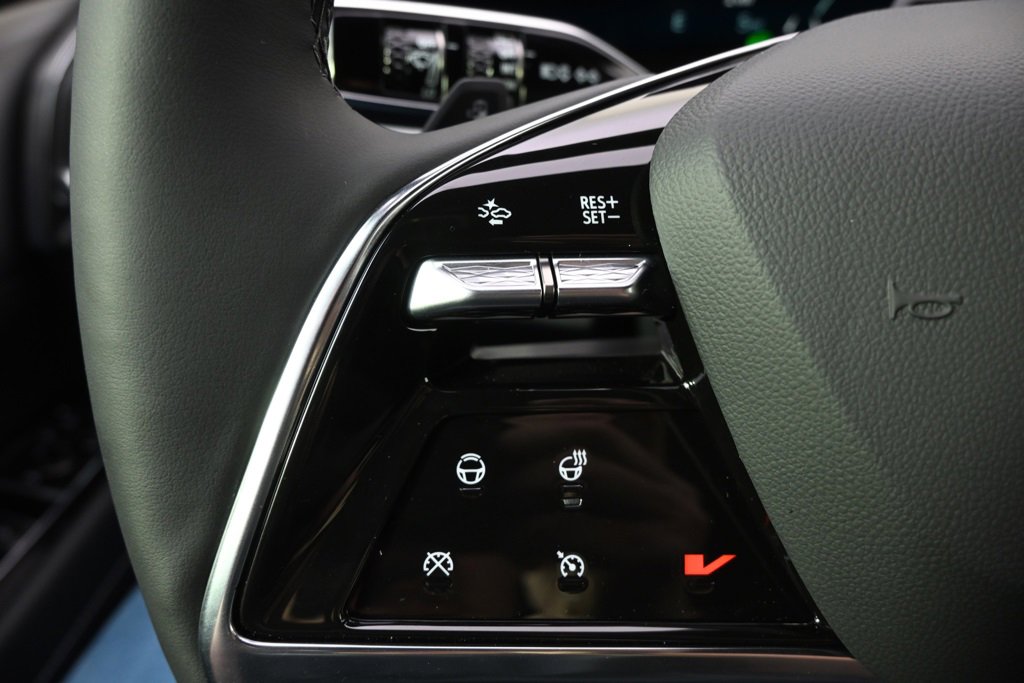 New 2026 Cadillac Vistiq Sport w/ LPO, Floor Liner Package image 33
