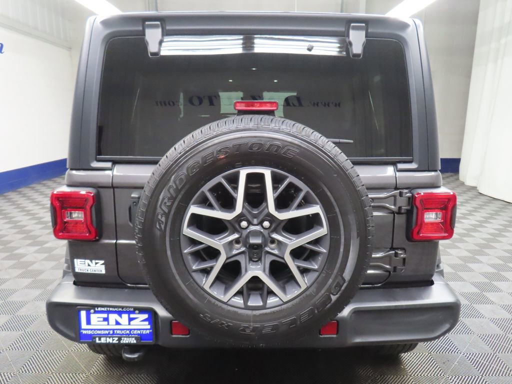 Used 2024 Jeep Wrangler Unlimited Sahara w/ Technology Group AWD/4WD image 38
