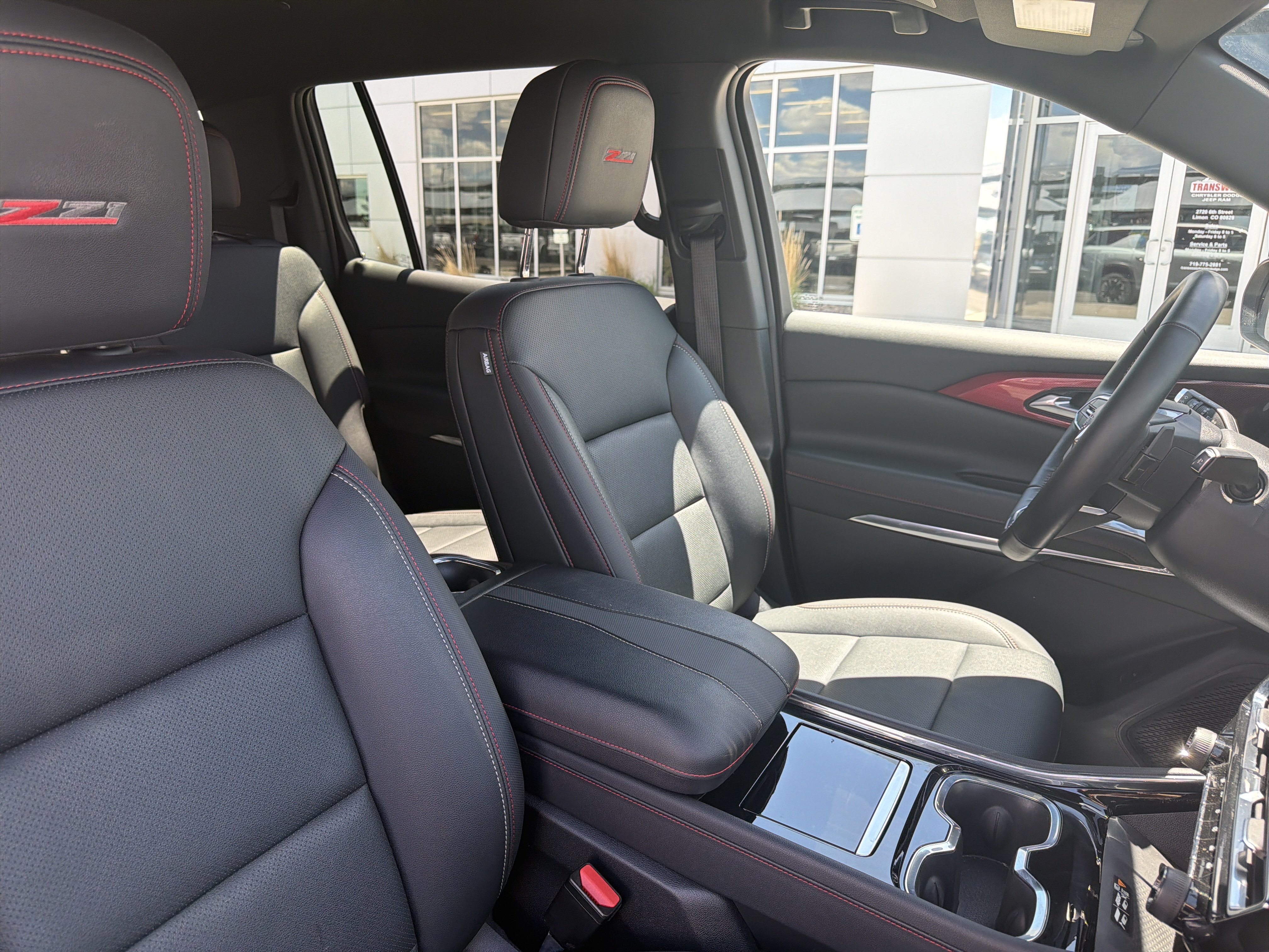 Used 2025 Chevrolet Traverse Z71 AWD/4WD image 16