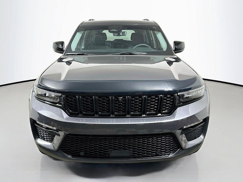 Used 2023 Jeep Grand Cherokee Limited w/ Luxury Tech Group II AWD/4WD image 2