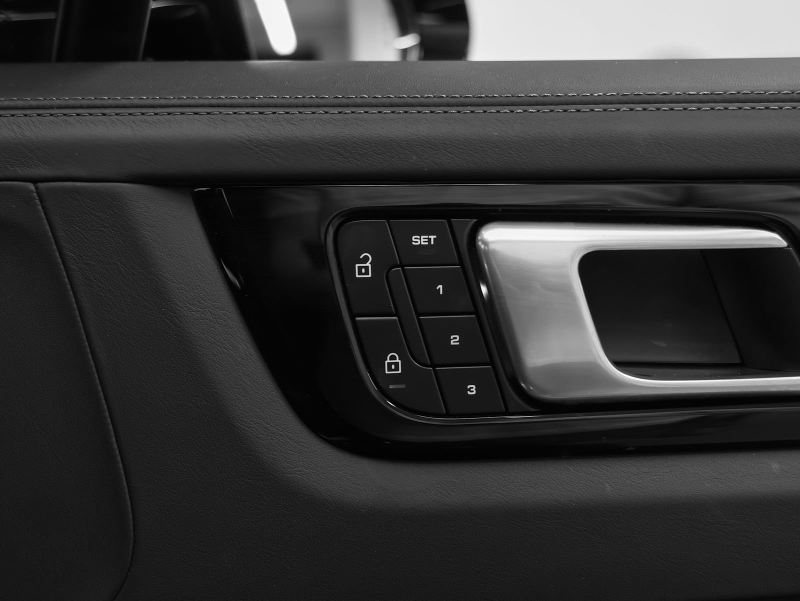 Certified 2023 Porsche Cayenne Turbo S AWD/4WD image 25