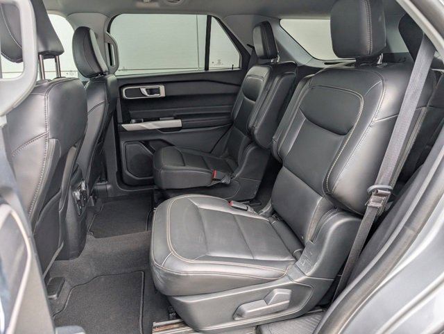 Certified 2022 Ford Explorer XLT w/ Equipment Group 202A image 7