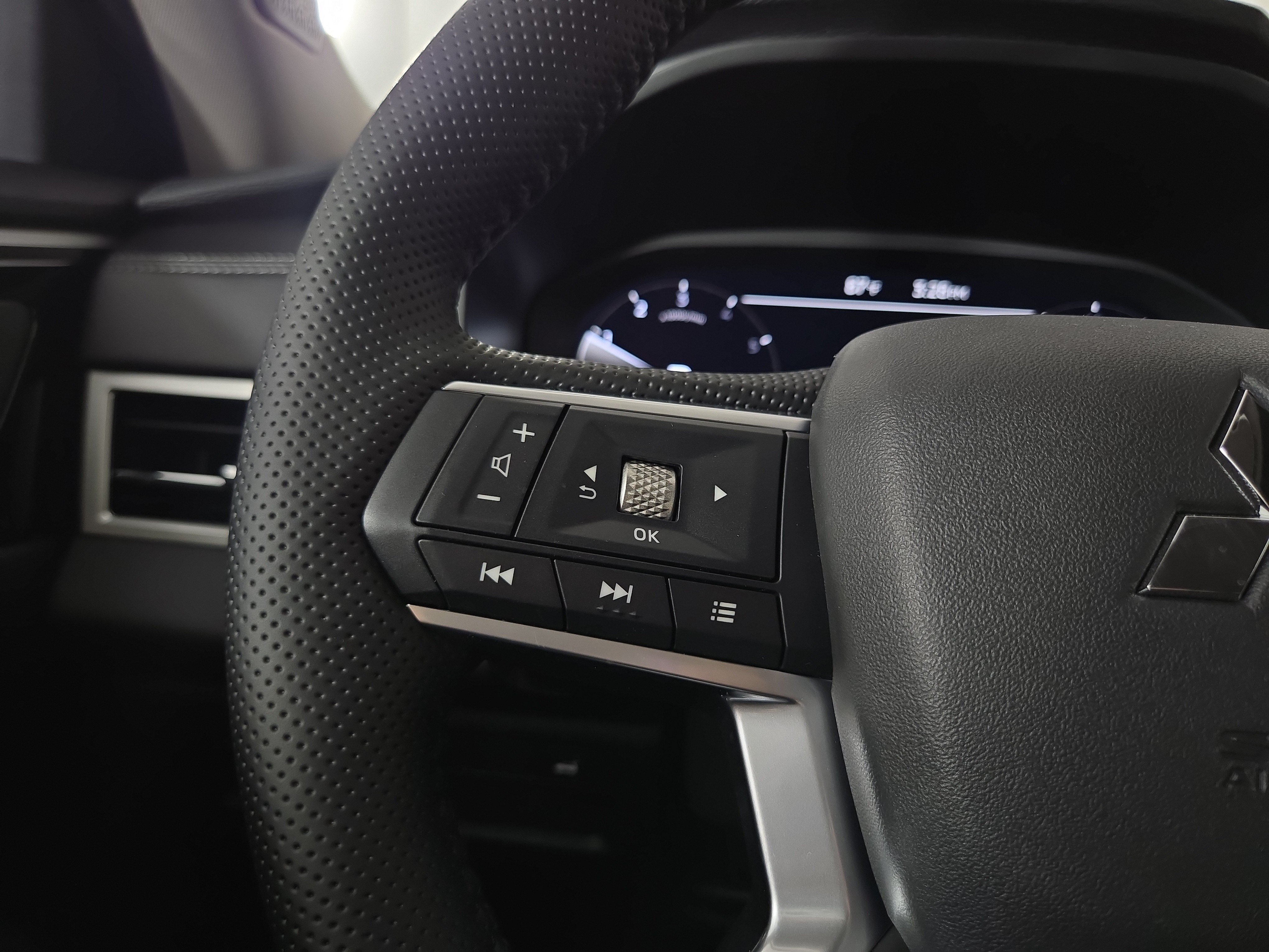 New 2026 Mitsubishi Outlander SE AWD/4WD image 15