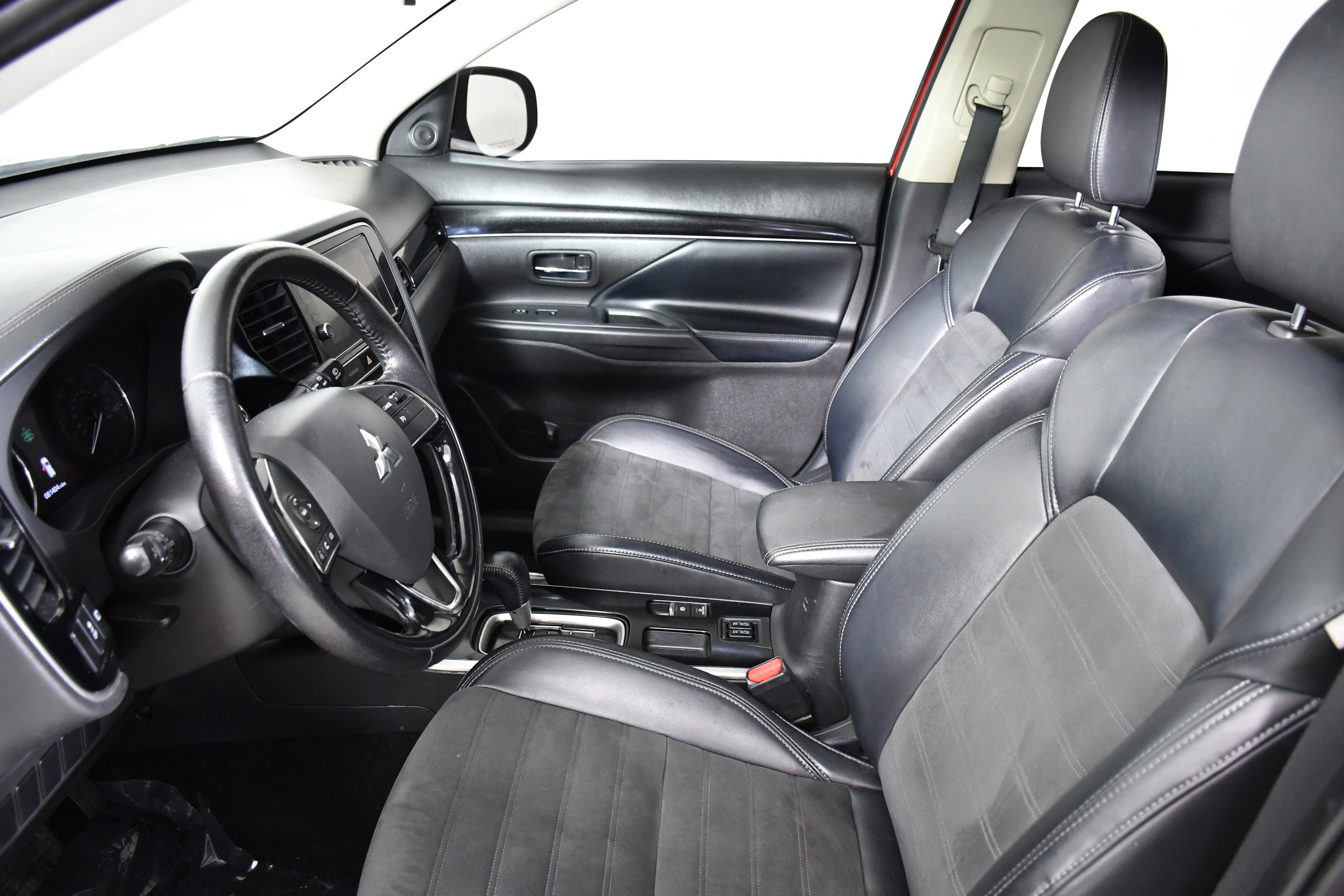 Used 2019 Mitsubishi Outlander LE image 19