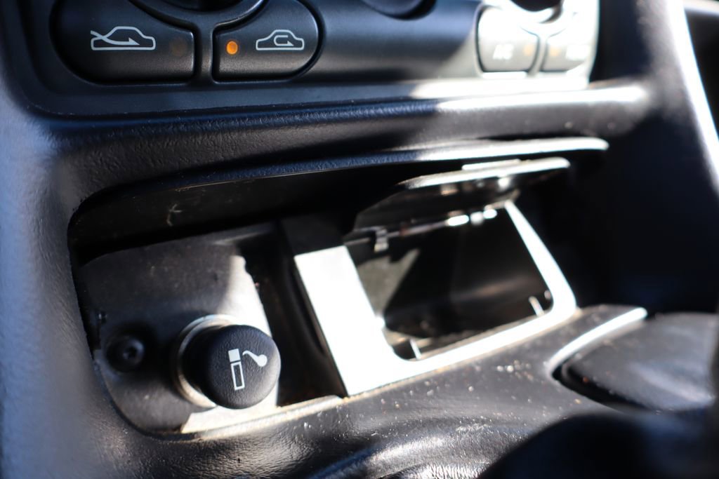 Used 2000 Chevrolet Corvette Convertible image 18