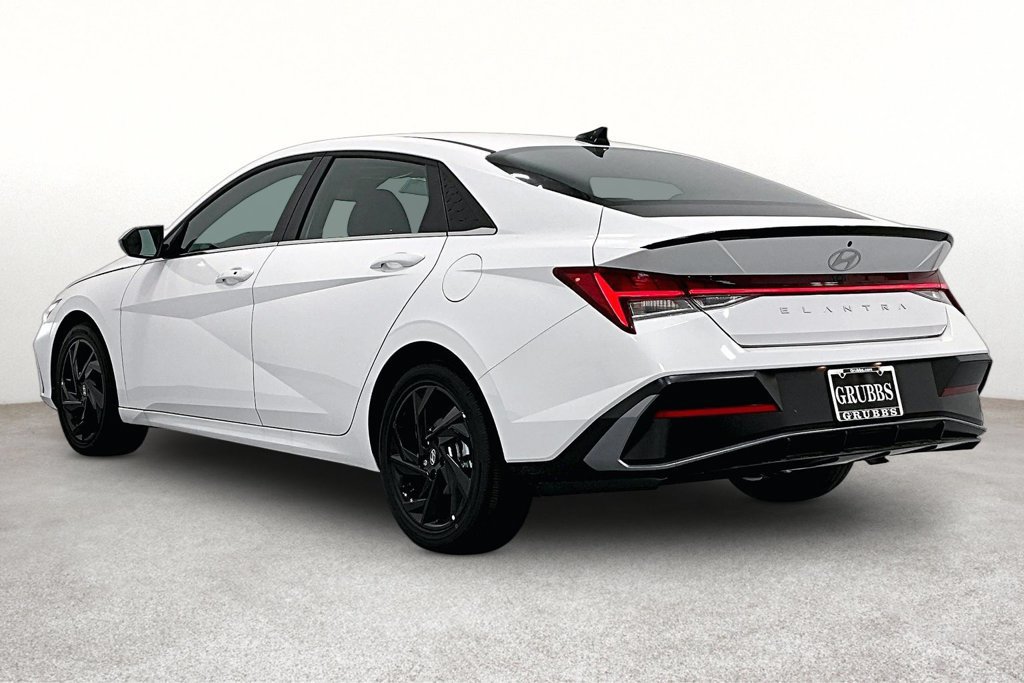 New 2026 Hyundai Elantra SEL Sport Premium FWD image 3