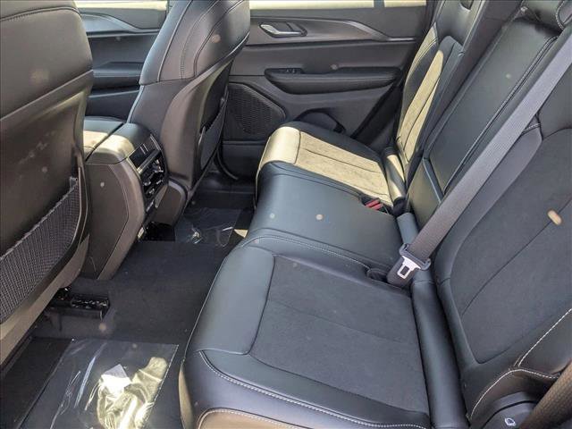 New 2025 Jeep Grand Cherokee Altitude image 16