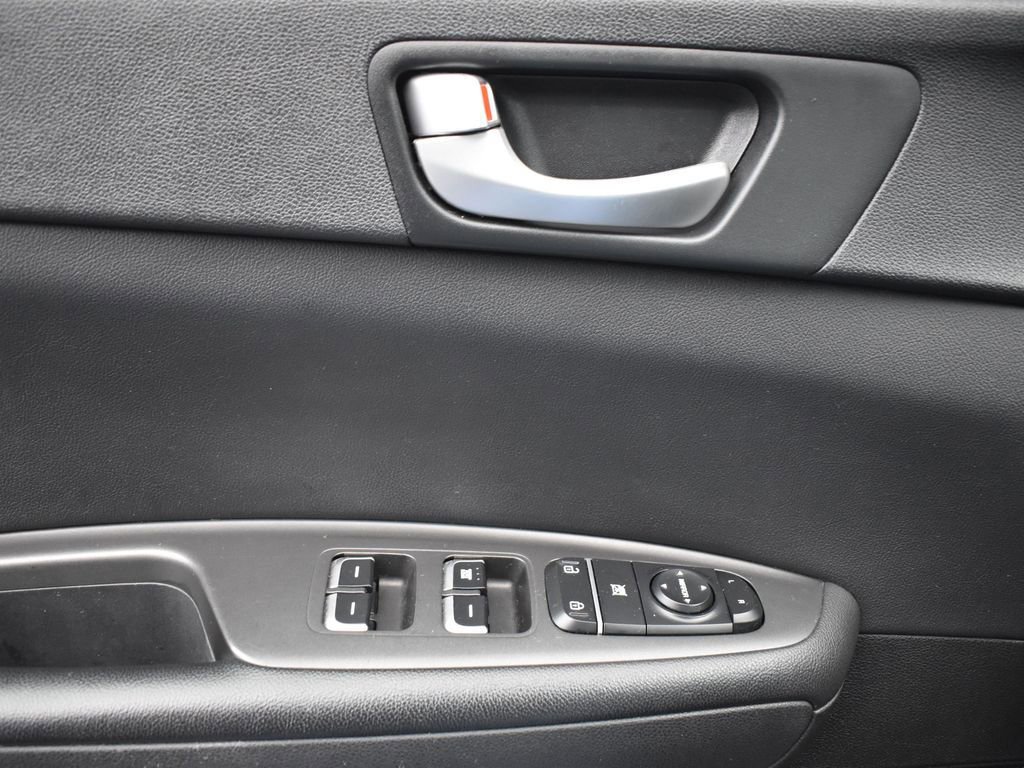 Used 2018 Kia Optima LX image 25