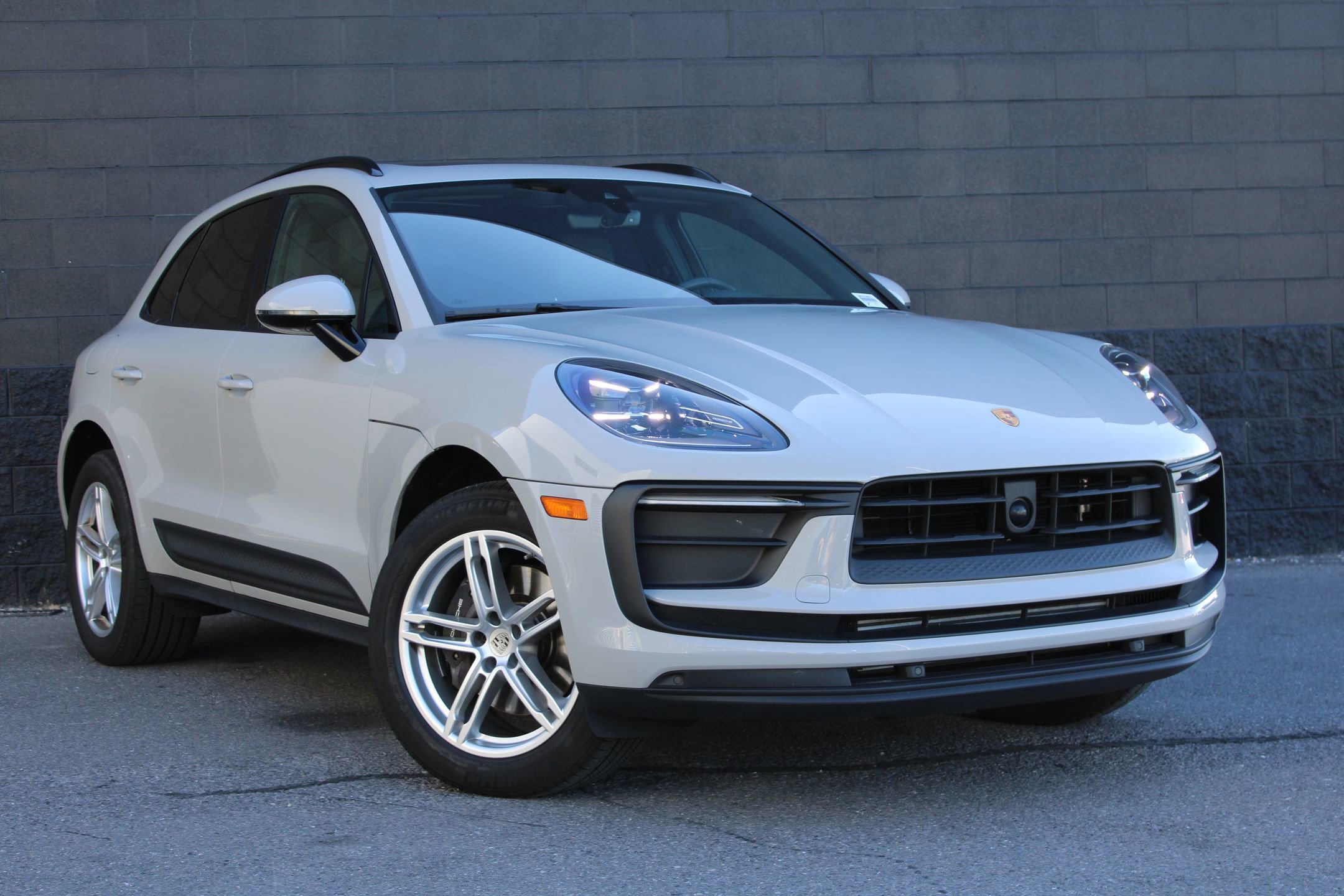 Certified 2023 Porsche Macan image 8