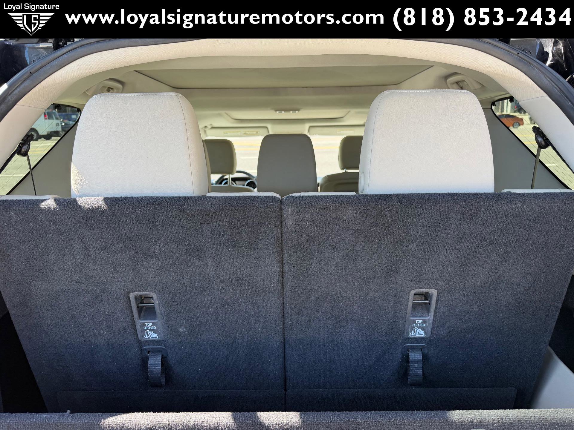 Used 2017 Land Rover Discovery SE image 12