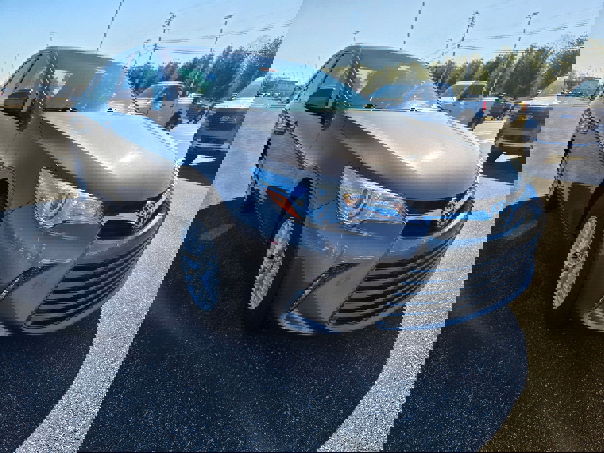 Used 2016 Toyota Camry LE image 6