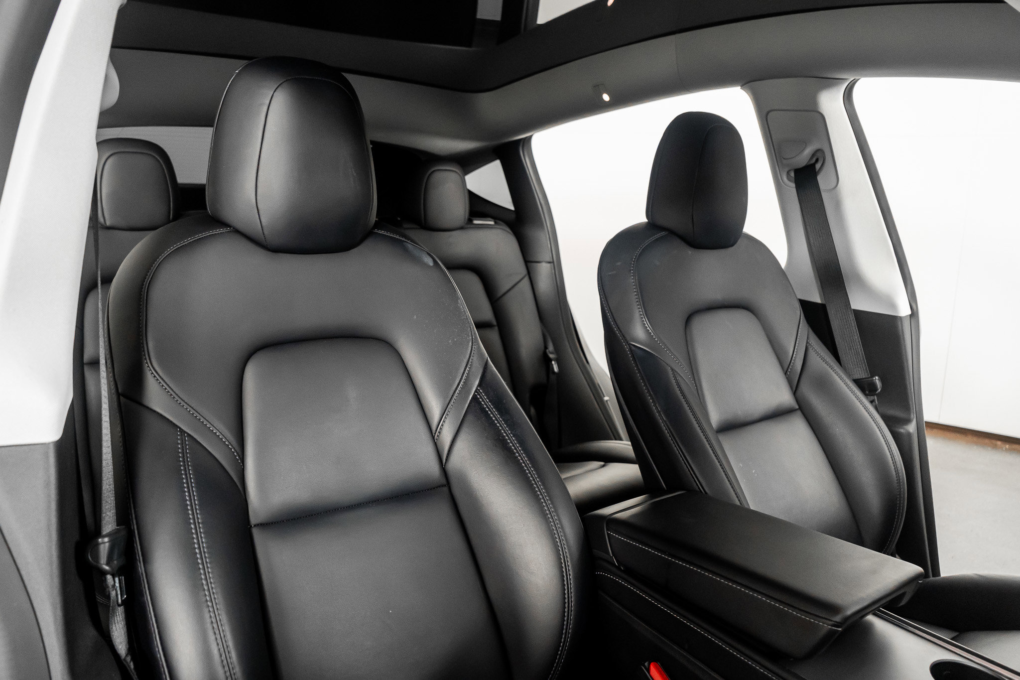 Used 2022 Tesla Model Y Long Range image 31