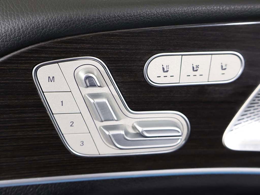 Used 2023 Mercedes-Benz GLS 450 4MATIC w/ AMG Line Exterior image 38