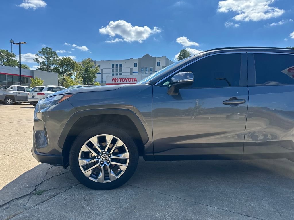 Used 2022 Toyota RAV4 XLE Premium image 30