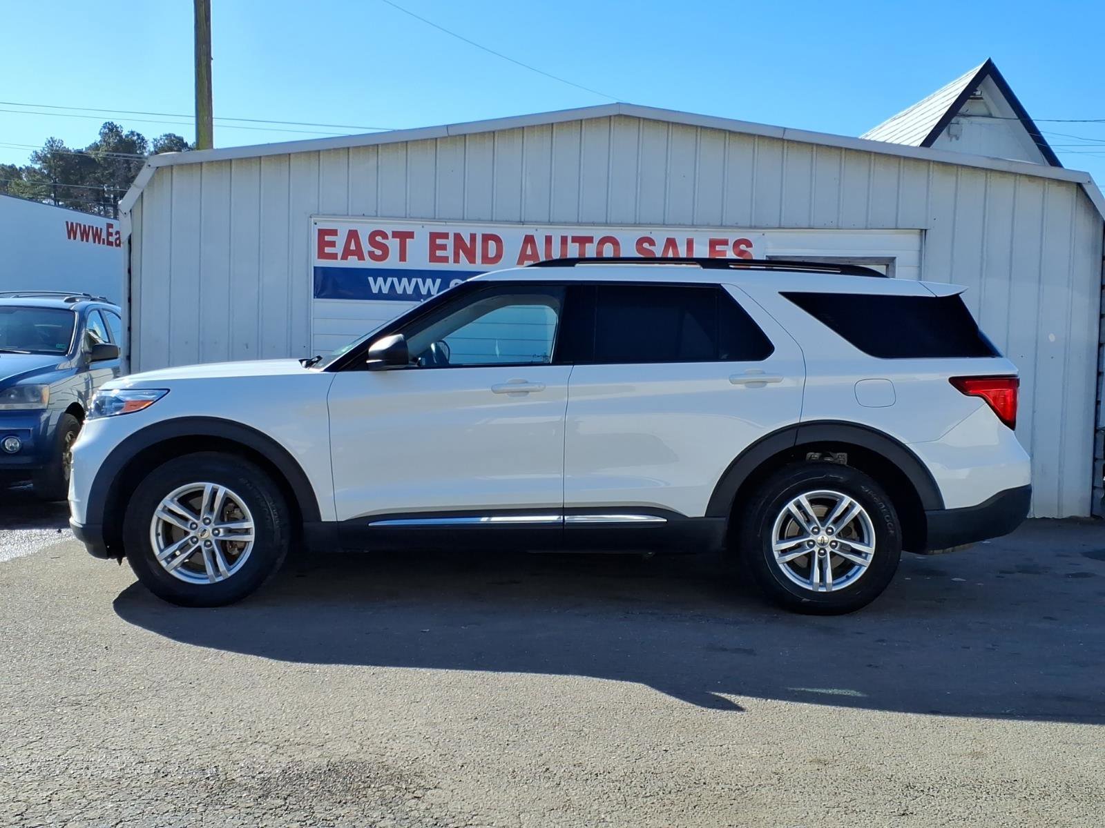 Used 2021 Ford Explorer XLT w/ Equipment Group 202A image 2