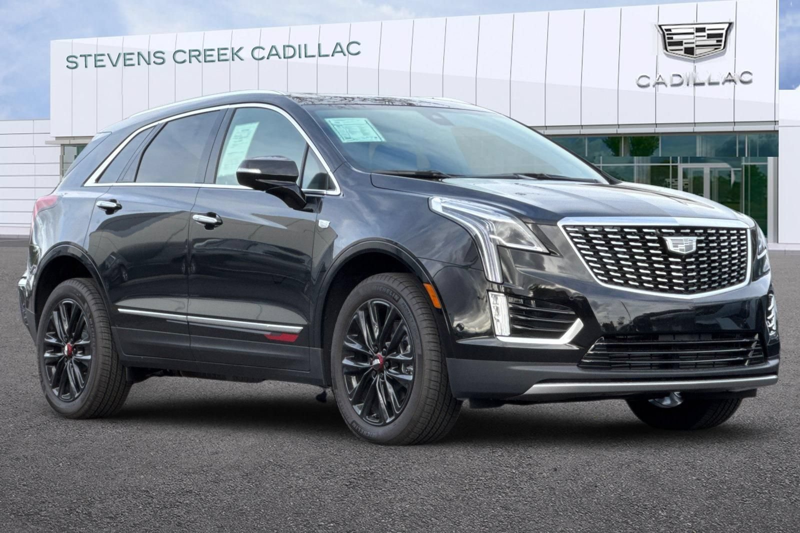 Used 2025 Cadillac XT5 Premium Luxury w/ LPO, Red Accent Package FWD image 1