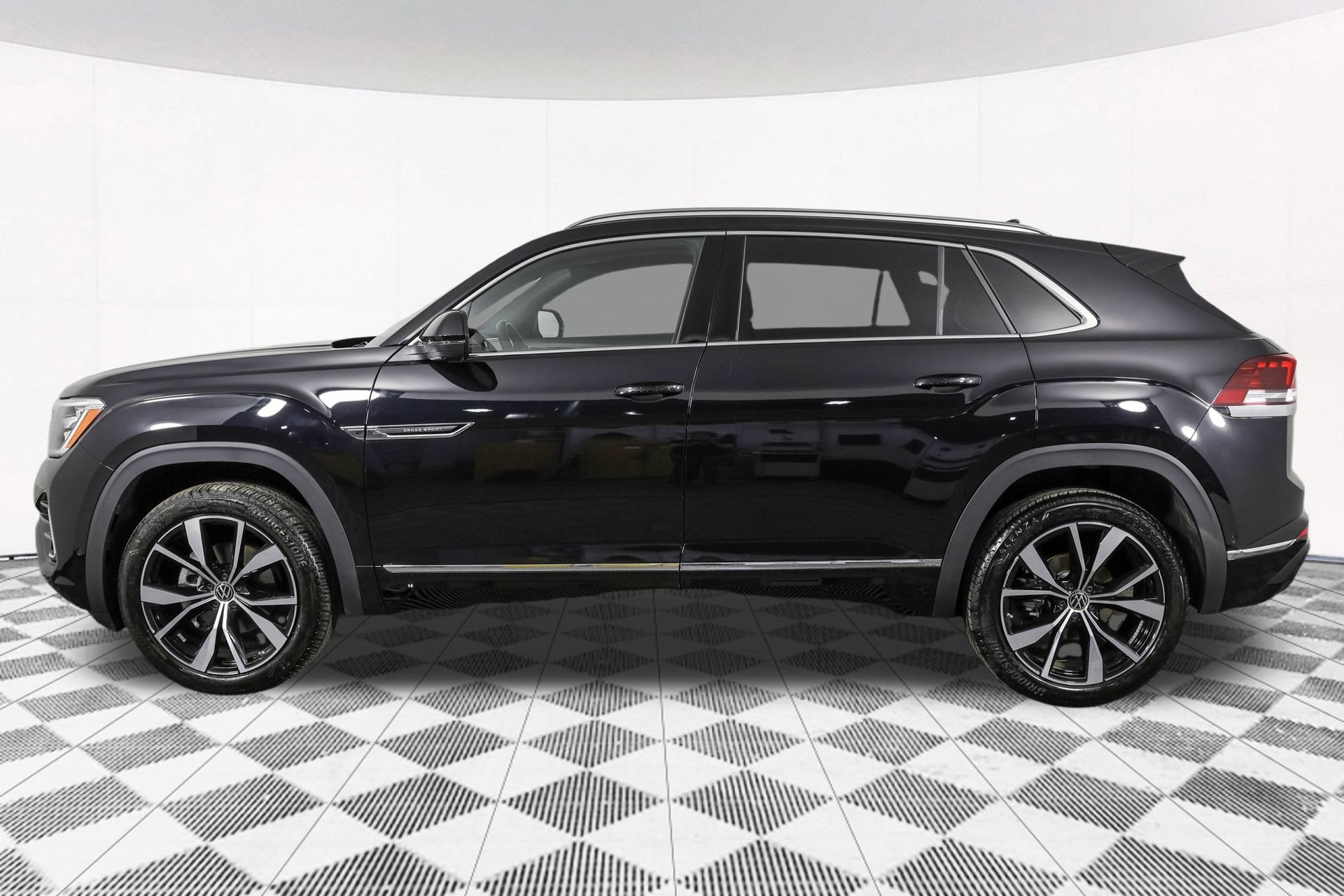 Used 2025 Volkswagen Atlas Cross Sport SEL Premium R-Line AWD/4WD image 23