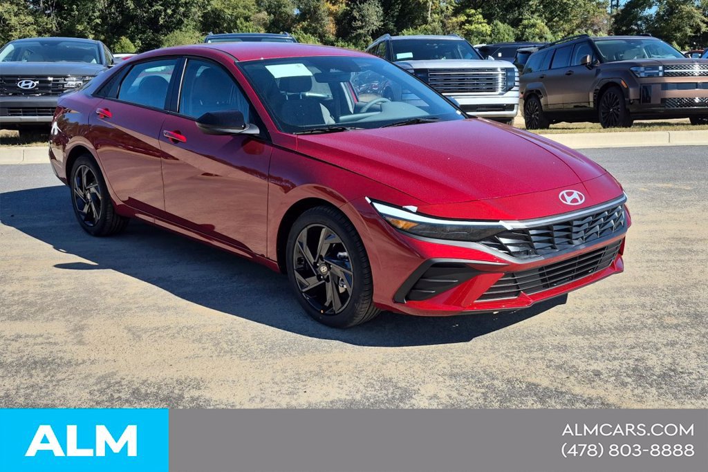 Used 2026 Hyundai Elantra Sport FWD image 3