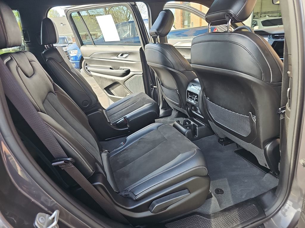 Certified 2023 Jeep Grand Cherokee L Laredo AWD/4WD image 11