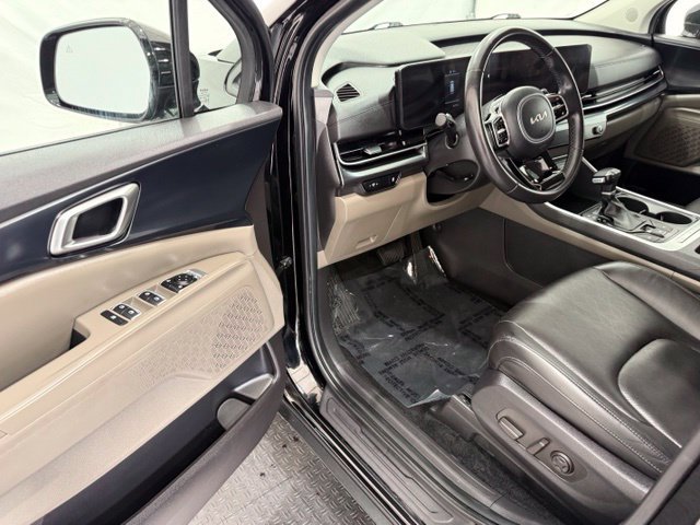 Used 2025 Kia Carnival FWD image 35