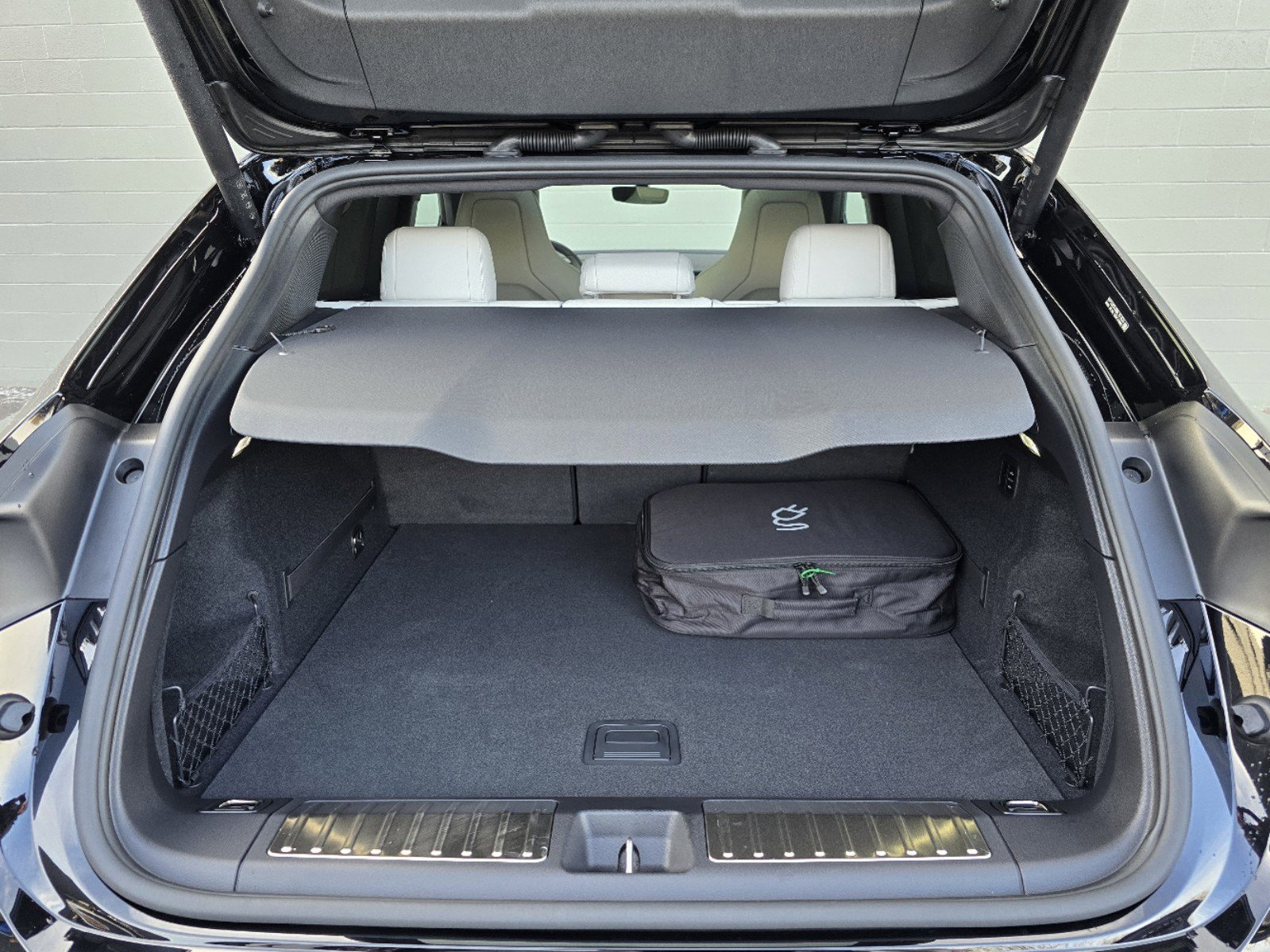 New 2025 Porsche Macan 4S Electric image 27