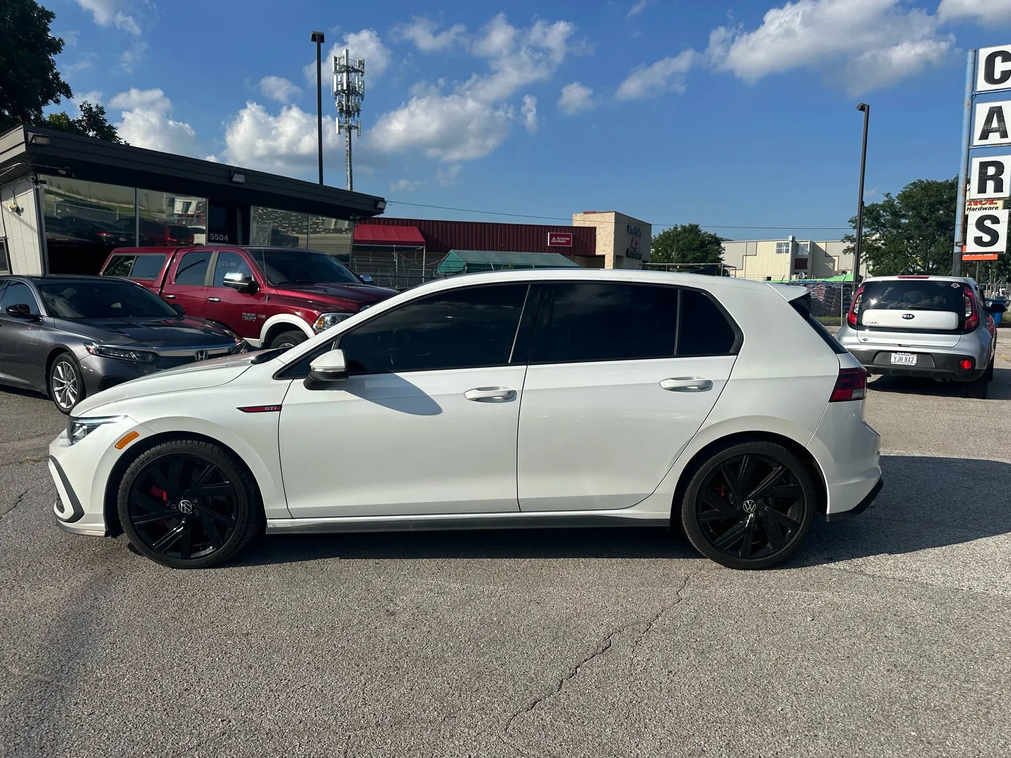 Used 2022 Volkswagen GTI SE image 2