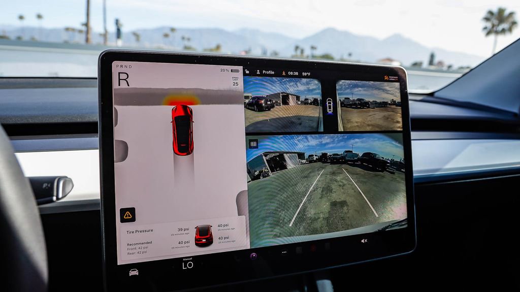 Used 2024 Tesla Model Y Performance image 28