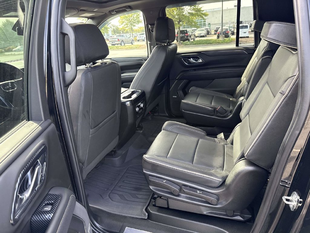 Used 2023 GMC Yukon XL SLT AWD/4WD image 10