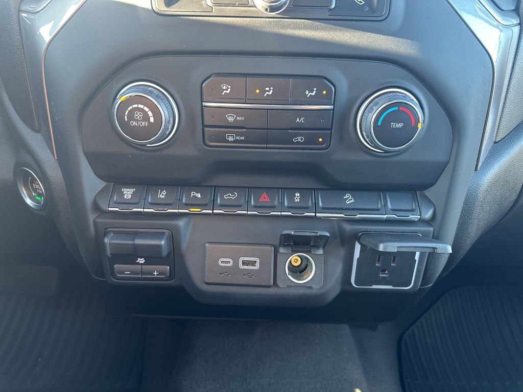 Used 2024 Chevrolet Silverado 2500 Custom w/ Custom Value Package image 5